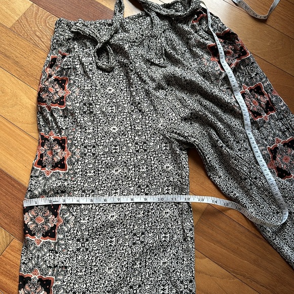 Angie Flowy Wide-Legged Pants, tie belt, size Large - Picture 11 of 16